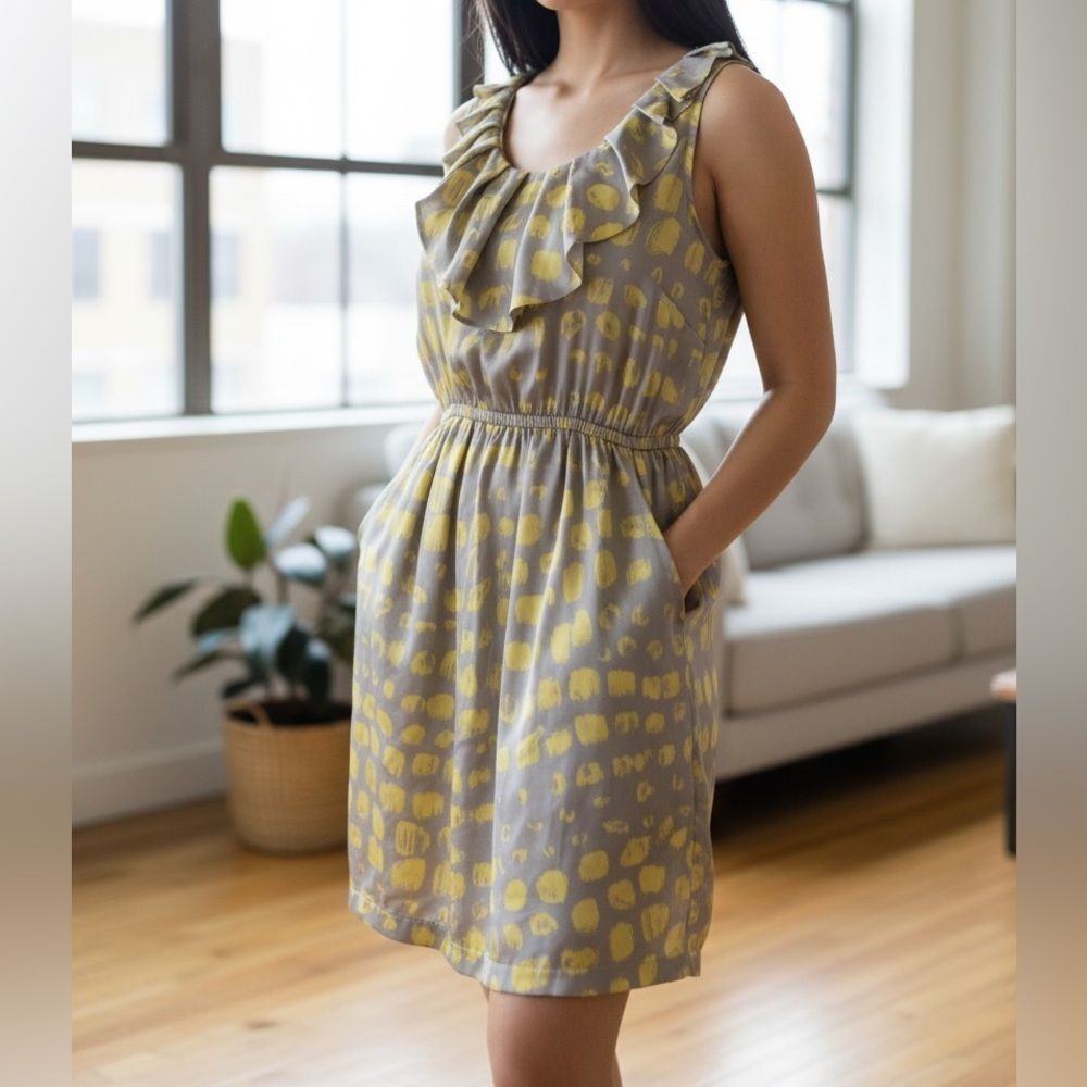 Emmelee Gray and Yellow Smudge Dot Dress, size‎ M